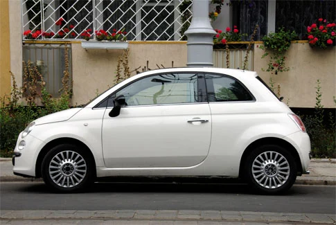 fiat 500 weißer Fiat 500 – Beispiel für Gebrauchtwagenankauf Nastätten